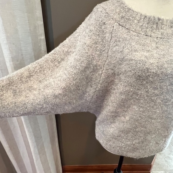 Women's Express Wool Blend Scoop Neck Oatmeal, Batwing Sleeve, Size Medium - Picture 5 of 10